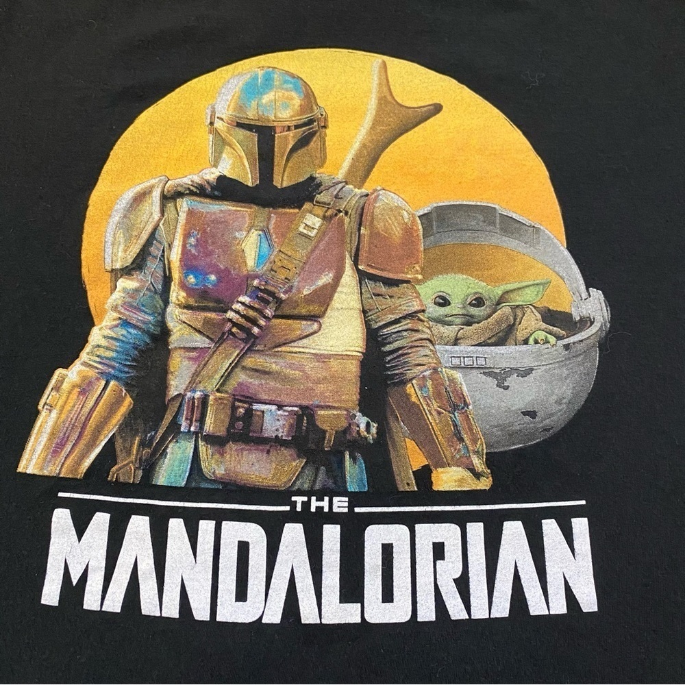 Star Wars The Mandalorian and Baby Yoda Graphic Print T-shirt Black Size Large